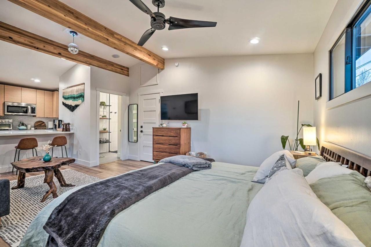 Cozy Flagstaff Studio With Patio - Near Dtwn! Bagian luar foto