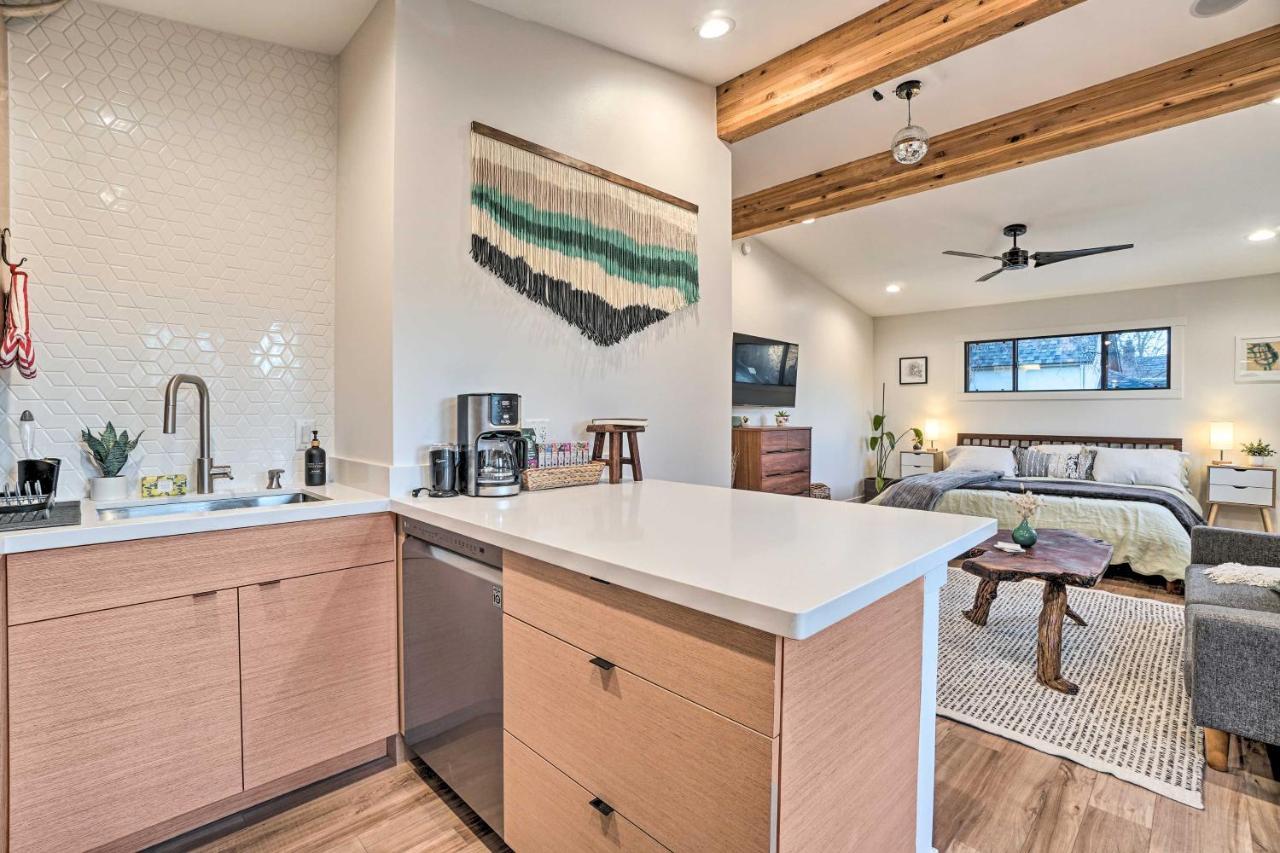 Cozy Flagstaff Studio With Patio - Near Dtwn! Bagian luar foto